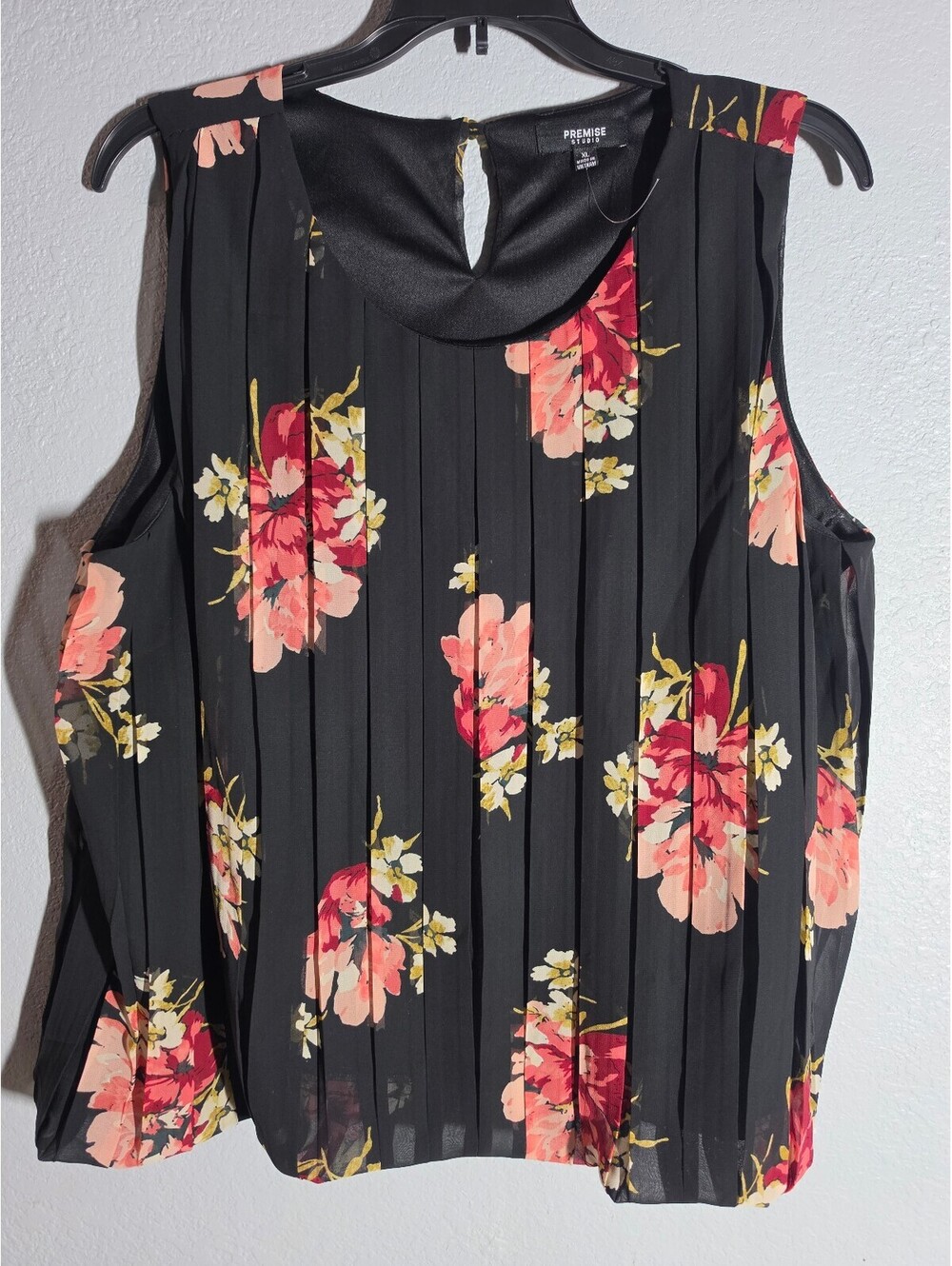 Premise Studio XL Black Floral Pleated Sleeveless Blouse